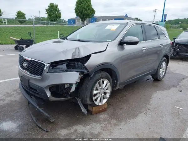 5XYPG4A31HG285324 2017 KIA SORENTO - Image 2