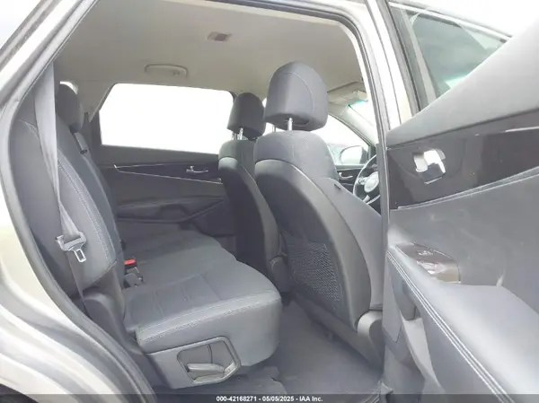 5XYPG4A31HG285324 2017 KIA SORENTO - Image 8