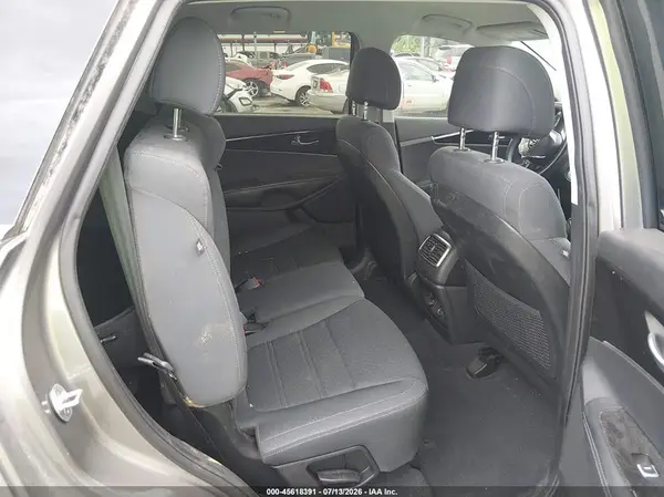 5XYPG4A31HG285453 2017 KIA SORENTO - Image 8
