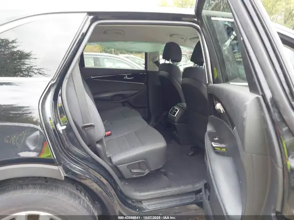 5XYPG4A31HG285811 2017 KIA SORENTO - Image 8