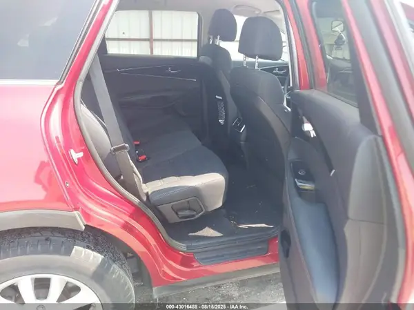 5XYPG4A31HG300632 2017 KIA SORENTO - Image 8