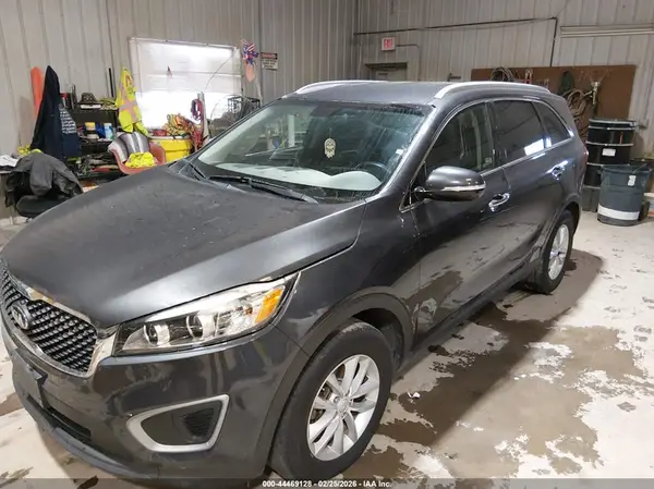 5XYPG4A31JG358469 2018 KIA SORENTO - Image 2