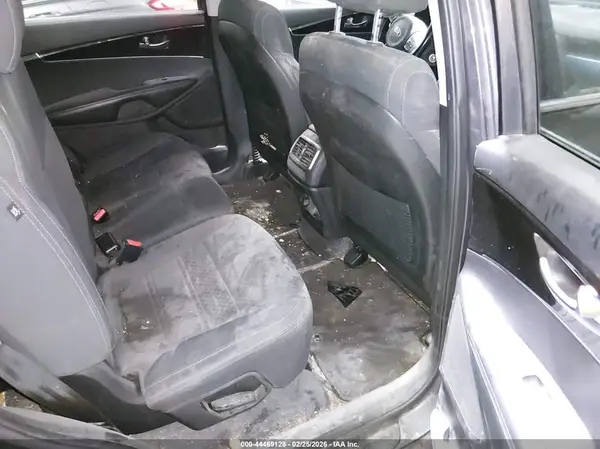 5XYPG4A31JG358469 2018 KIA SORENTO - Image 8