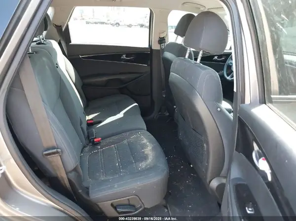 5XYPG4A31JG374333 2018 KIA SORENTO - Image 8