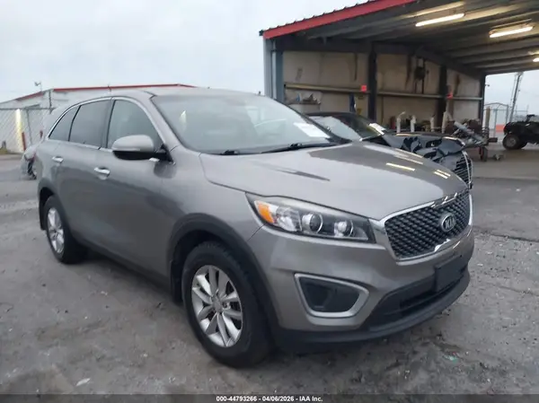 5XYPG4A31JG382657 2018 KIA SORENTO - Image 1