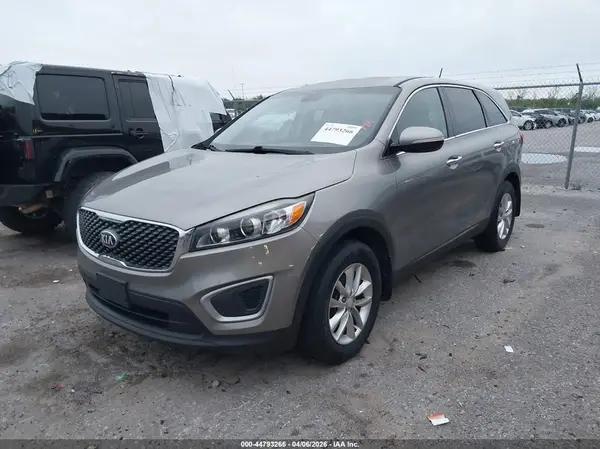 5XYPG4A31JG382657 2018 KIA SORENTO - Image 2