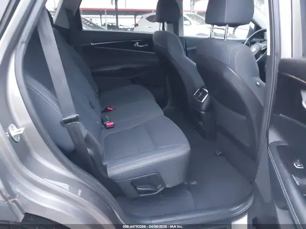 5XYPG4A31JG382657 2018 KIA SORENTO - Image 8