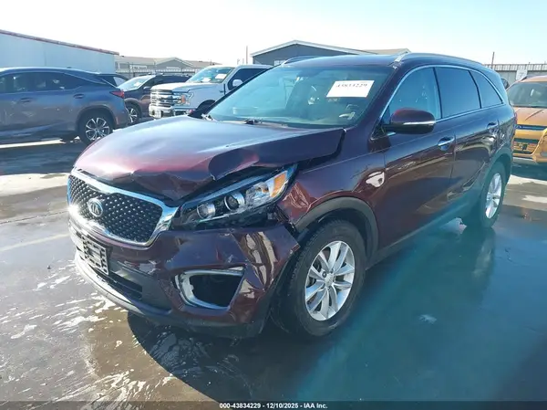 5XYPG4A31JG398132 2018 KIA SORENTO - Image 2
