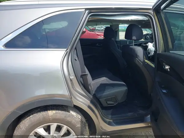 5XYPG4A31JG405242 2018 KIA SORENTO - Image 8