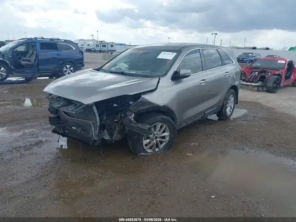5XYPG4A31JG407217 2018 KIA SORENTO - Image 2