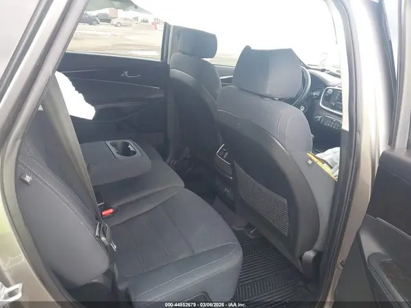 5XYPG4A31JG407217 2018 KIA SORENTO - Image 8