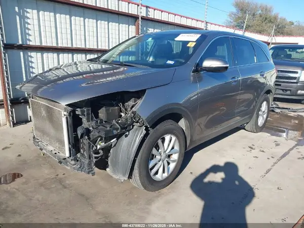 5XYPG4A31JG408660 2018 KIA SORENTO - Image 2