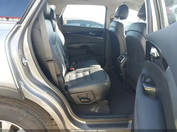 5XYPG4A31JG408660 2018 KIA SORENTO - Image 8
