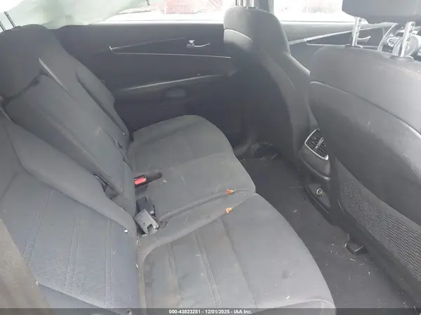 5XYPG4A31JG412871 2018 KIA SORENTO - Image 8