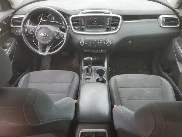 5XYPG4A31JG415768 2018 KIA SORENTO - Image 8