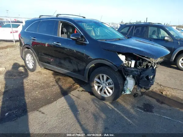 5XYPG4A31JG415818 2018 KIA SORENTO - Image 1