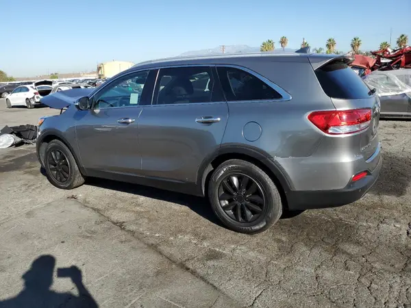 5XYPG4A31JG420906 2018 KIA SORENTO - Image 2