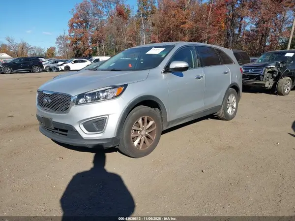 5XYPG4A31JG423711 2018 KIA SORENTO - Image 2