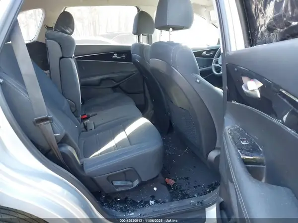 5XYPG4A31JG423711 2018 KIA SORENTO - Image 8
