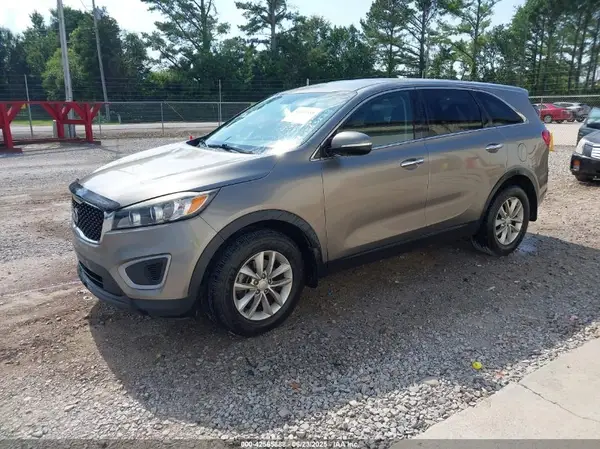 5XYPG4A31JG423899 2018 KIA SORENTO - Image 2
