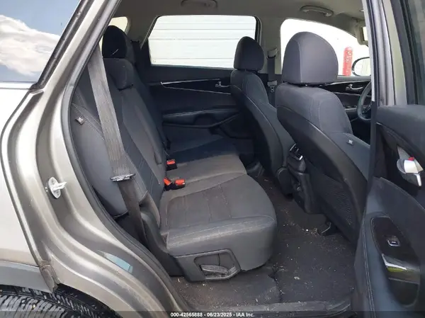 5XYPG4A31JG423899 2018 KIA SORENTO - Image 8
