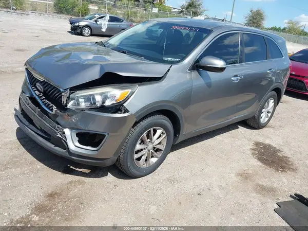 5XYPG4A31JG427211 2018 KIA SORENTO - Image 2