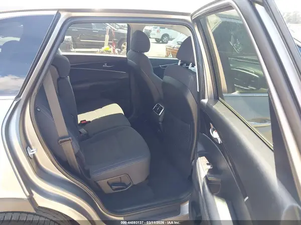 5XYPG4A31JG427211 2018 KIA SORENTO - Image 8