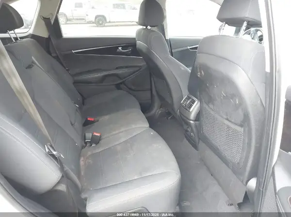 5XYPG4A31JG429976 2018 KIA SORENTO - Image 8