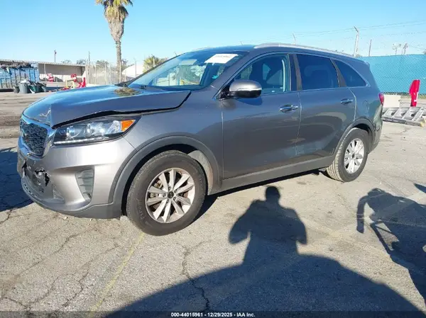 5XYPG4A31KG432409 2019 KIA SORENTO - Image 2