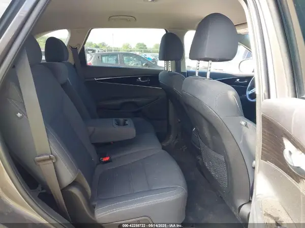 5XYPG4A31KG449825 2019 KIA SORENTO - Image 8
