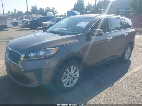 5XYPG4A31KG452515 2019 KIA SORENTO - Image 2
