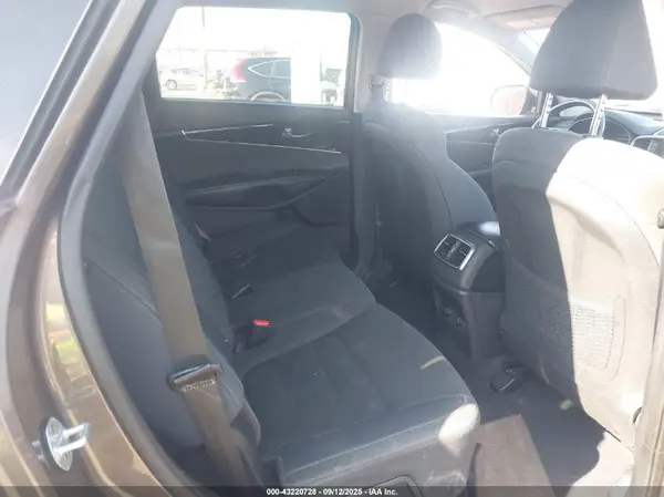 5XYPG4A31KG452515 2019 KIA SORENTO - Image 8
