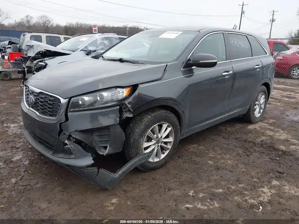5XYPG4A31KG459917 2019 KIA SORENTO - Image 2
