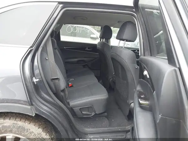 5XYPG4A31KG459917 2019 KIA SORENTO - Image 8