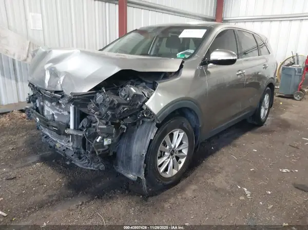 5XYPG4A31KG478998 2019 KIA SORENTO - Image 2