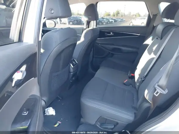 5XYPG4A31KG518447 2019 KIA SORENTO - Image 8