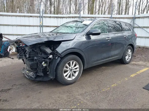 5XYPG4A31KG537399 2019 KIA SORENTO - Image 2