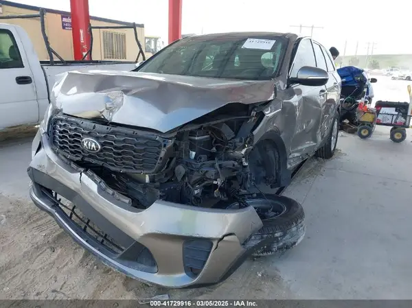 5XYPG4A31KG543915 2019 KIA SORENTO - Image 2