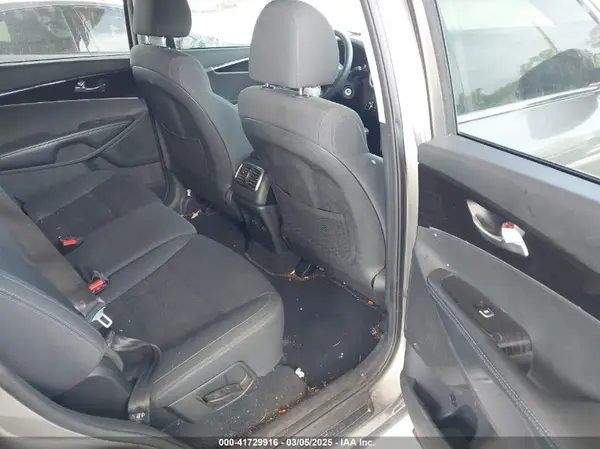 5XYPG4A31KG543915 2019 KIA SORENTO - Image 8