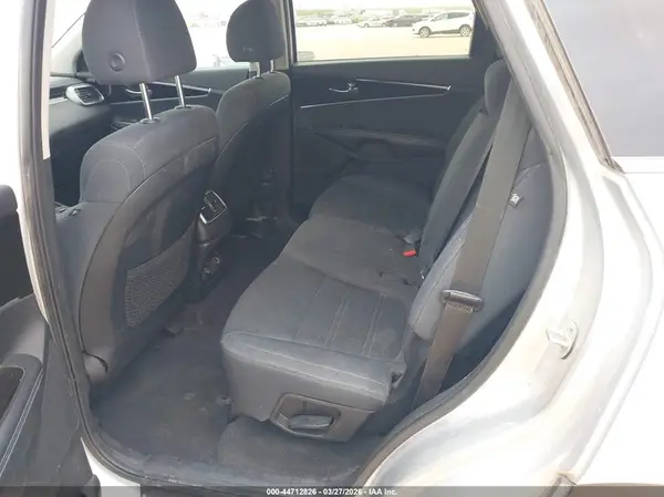 5XYPG4A31KG554252 2019 KIA SORENTO - Image 8