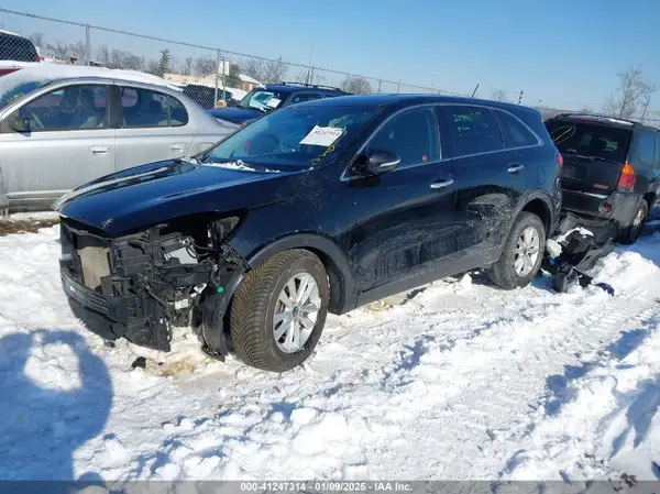 5XYPG4A31KG577496 2019 KIA SORENTO - Image 2