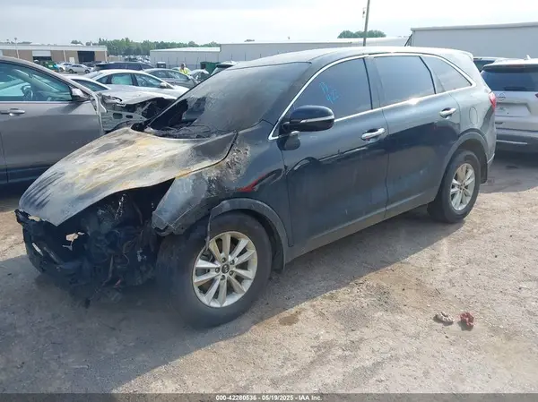 5XYPG4A31KG579362 2019 KIA SORENTO - Image 2