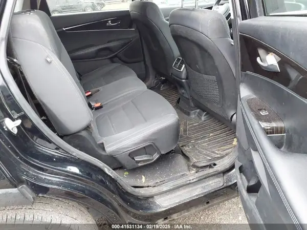 5XYPG4A31KG585811 2019 KIA SORENTO - Image 8