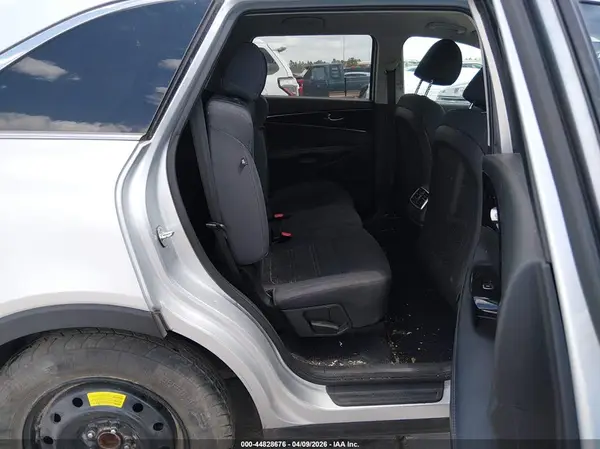 5XYPG4A31KG597554 2019 KIA SORENTO - Image 8