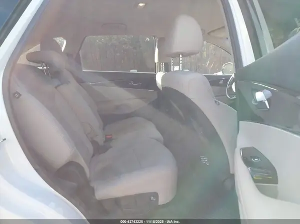 5XYPG4A31LG682427 2020 KIA SORENTO - Image 8