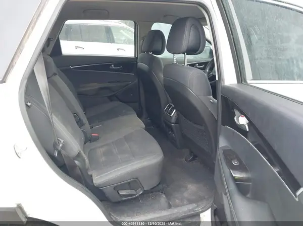 5XYPG4A32GG028610 2016 KIA SORENTO - Image 8