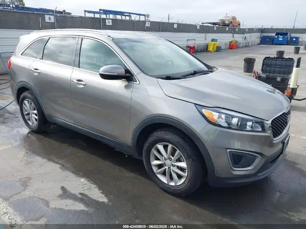 5XYPG4A32GG035623 2016 KIA SORENTO - Image 1