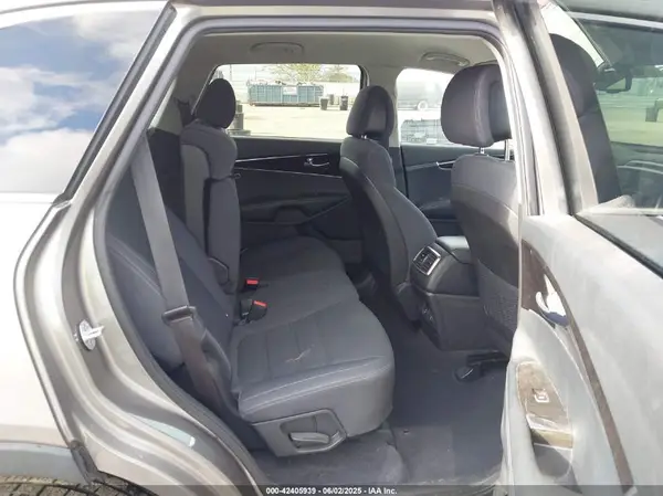 5XYPG4A32GG035623 2016 KIA SORENTO - Image 8