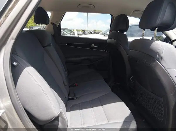 5XYPG4A32GG041406 2016 KIA SORENTO - Image 8