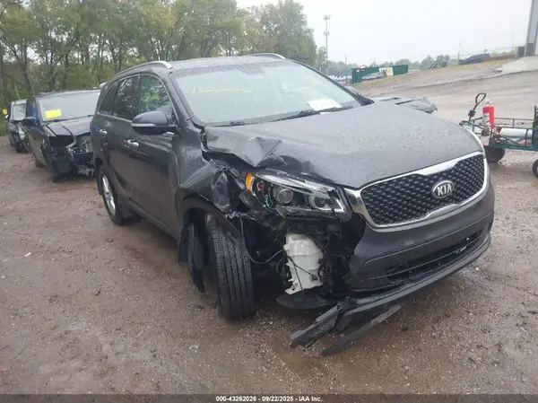 5XYPG4A32GG047755 2016 KIA SORENTO - Image 1